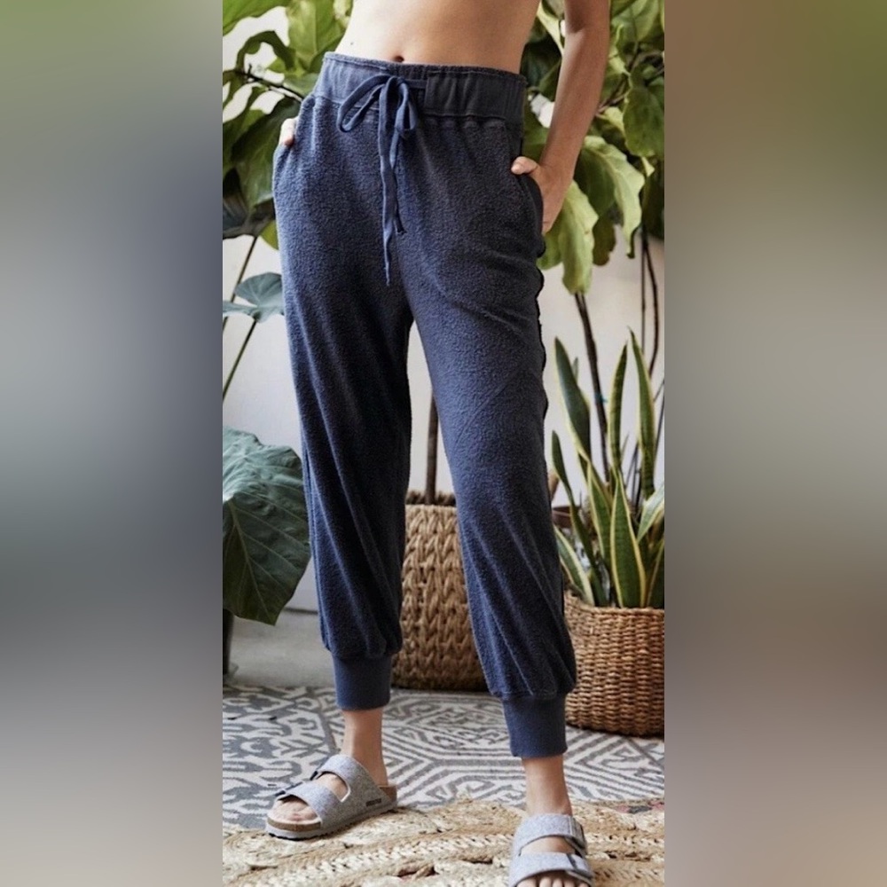 FREE PEOPLE MOVEMENT Navy Blue
Radiant Terry Hoodie & Pant Twin Set - Picture 11 of 16